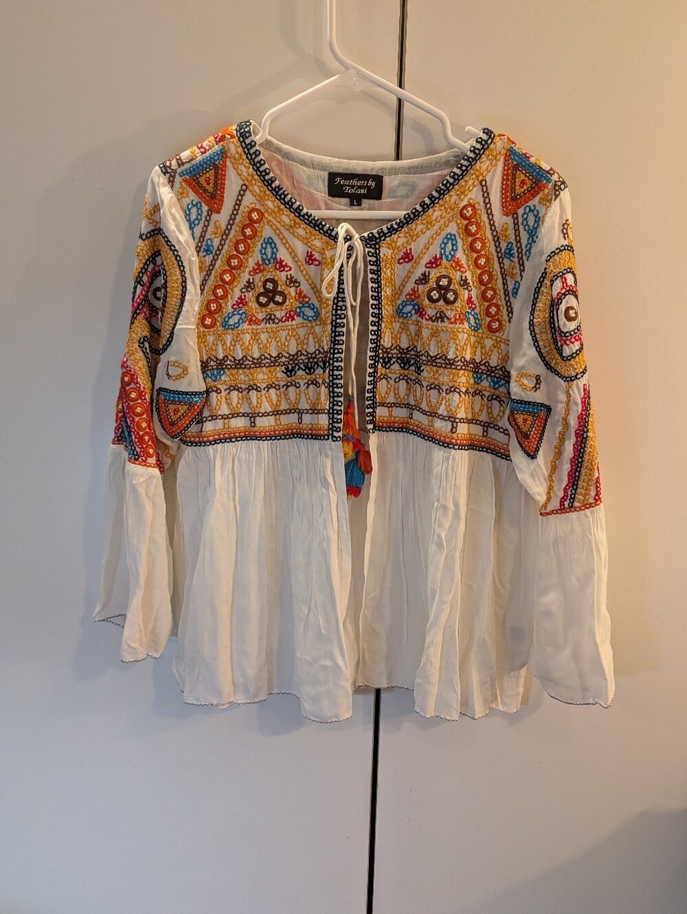 Feathers By Tolani Woman's L White Embroidered Boho Peasant Top